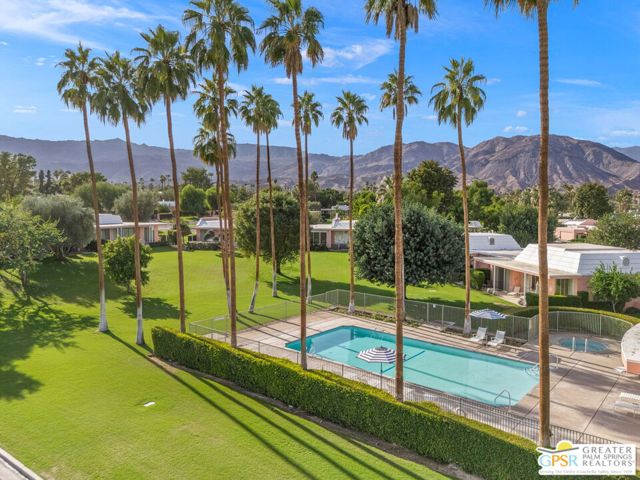 46920 Amir Drive, Palm Desert CA: https://media.crmls.org/mediaz/68719090-f9ea-48e0-b4d5-f43de9a083e9.jpg