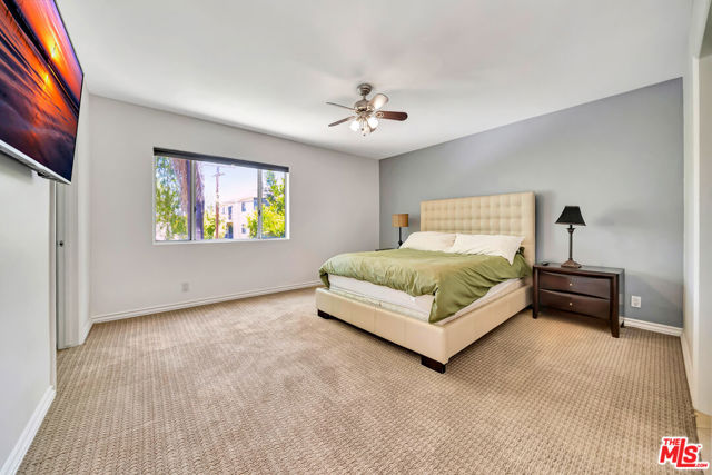 14916 Hesby Street, Sherman Oaks CA: https://media.crmls.org/mediaz/6871a44f-fa5e-41b0-8f7e-2982ef9805b0.jpg