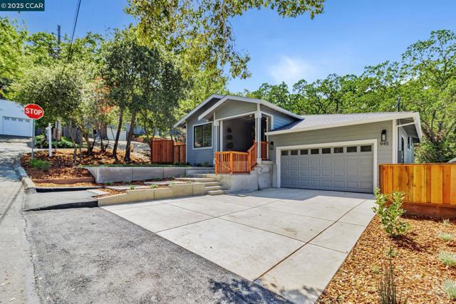 945 Yorkshire Ct, Lafayette CA: https://media.crmls.org/mediaz/6871dd73-ecdf-49e6-827d-bd7fa21d2fea.jpg