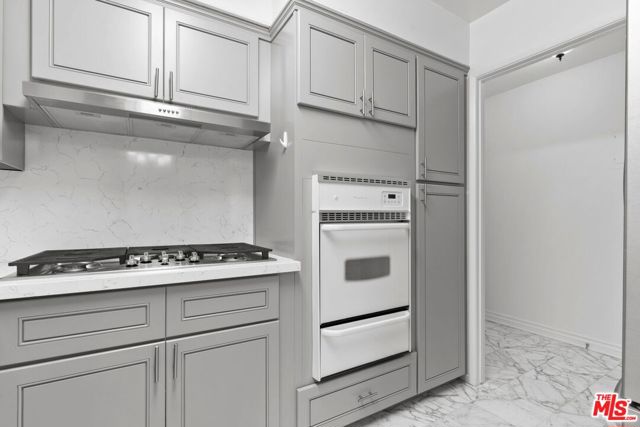 9950 Durant Drive, Beverly Hills CA: https://media.crmls.org/mediaz/6871e9bb-0762-4070-88fd-c3c9877e50ef.jpg