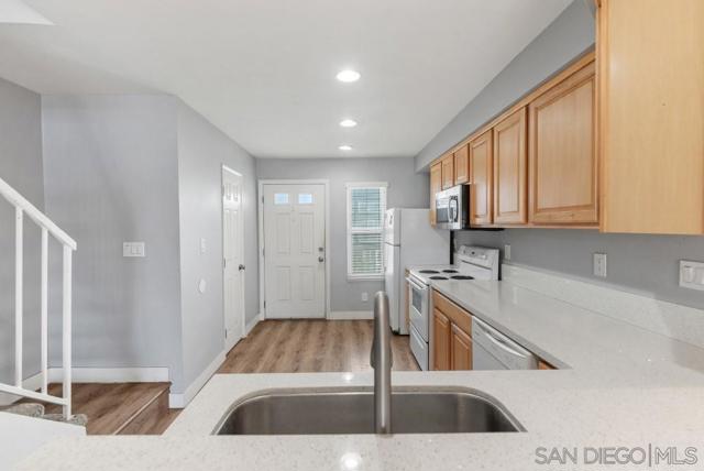 1111 Seacoast Dr, Imperial Beach CA: https://media.crmls.org/mediaz/687230d5-d574-424b-af5b-f88769f2cd80.jpg