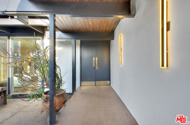 3804 Duray Place, Los Angeles CA: https://media.crmls.org/mediaz/6872bb2b-e596-445c-934f-f8afeaeff0be.jpg