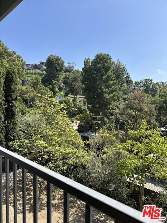 7460 Woodrow Wilson Drive, Los Angeles CA: https://media.crmls.org/mediaz/6872d914-1f20-475a-9e94-55f9583c56fa.jpg