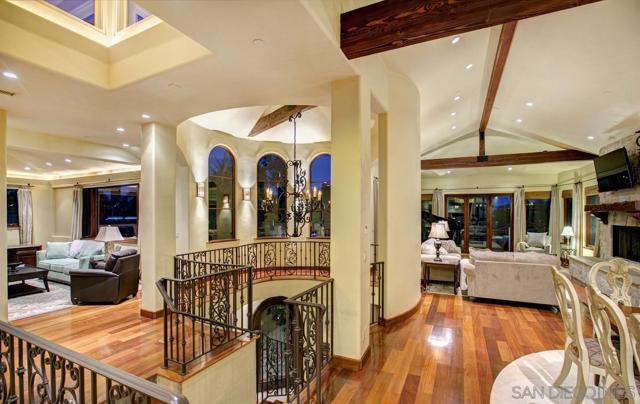 1150 Pine St, Coronado CA: https://media.crmls.org/mediaz/6872da41-92ae-4f40-af93-7a0d747ccd75.jpg