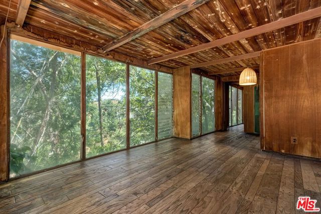 8305 Yuma Place, Los Angeles CA: https://media.crmls.org/mediaz/68730848-c53c-4661-aa65-0ea1f7f33fdc.jpg