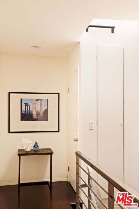 2310 11th Street, Santa Monica CA: https://media.crmls.org/mediaz/68732d0f-ce19-4e25-bffa-35095114aab2.jpg