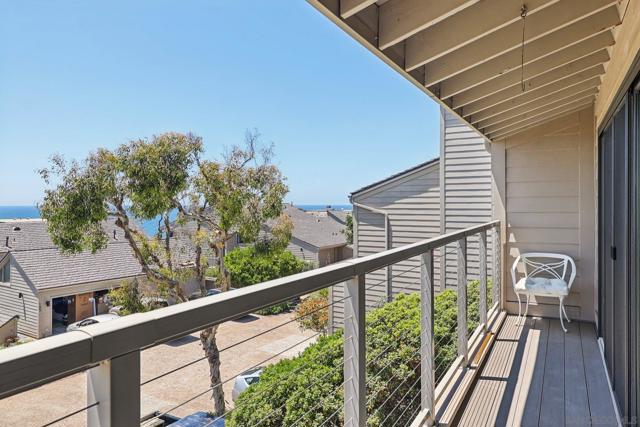 119 Spinnaker Ct, Del Mar CA: https://media.crmls.org/mediaz/68735a03-b832-4d5f-b971-f14962495caa.jpg