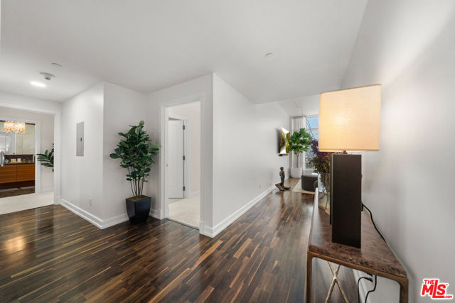 900 West Olympic Boulevard, 28E photo 16