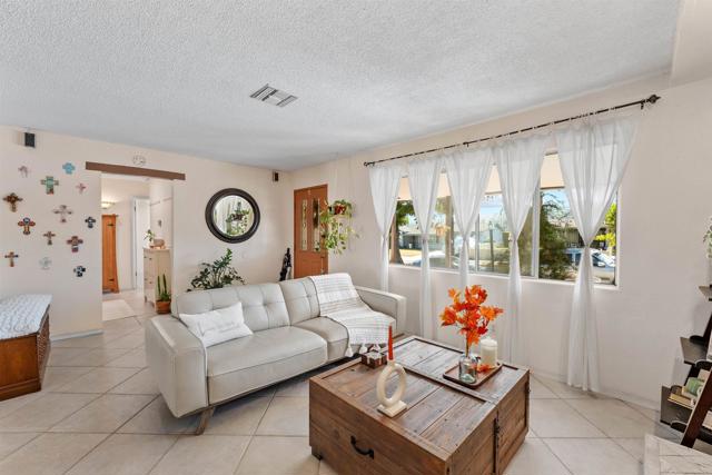 Detail Gallery Image 9 of 31 For 1534 Folkestone St, Spring Valley,  CA 91977 - 4 Beds | 2 Baths