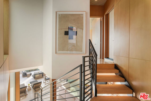 4016 The Strand, Manhattan Beach CA: https://media.crmls.org/mediaz/6875426b-538b-4cf0-9df3-cfae2695787d.jpg