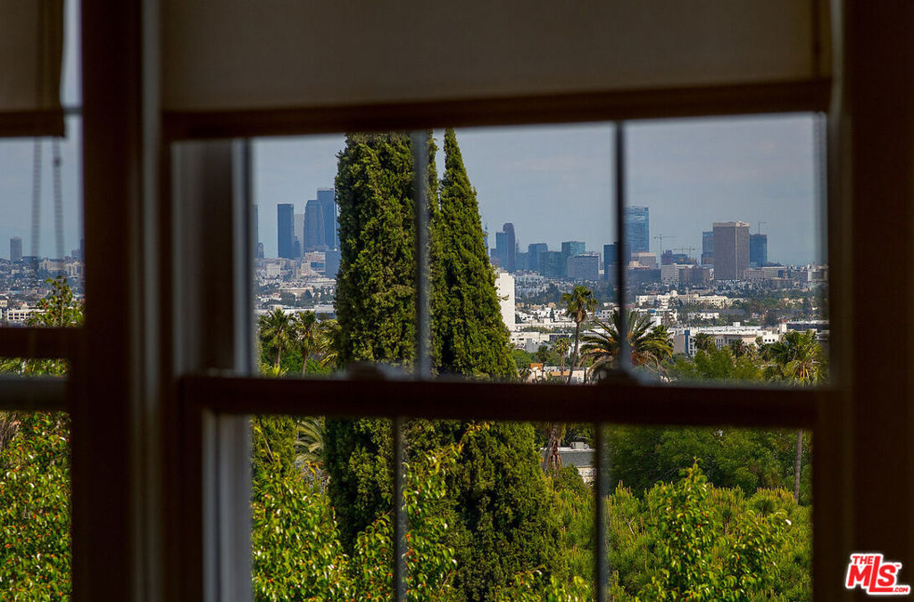 https://media.crmls.org/mediaz/687555c9-b112-43df-b7d8-bc3e22609f8d.jpg?preset=X-Large
