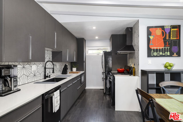 3741 Woolwine Drive, Los Angeles CA: https://media.crmls.org/mediaz/68755b26-86a7-4374-856d-40d3a85c466f.jpg