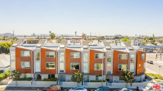 6566 W 85Th Place, Los Angeles CA: https://media.crmls.org/mediaz/6875ca4c-2c6b-4775-ad67-29ba3ae01321.jpg