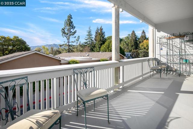 1816 Golden Rain, Walnut Creek CA: https://media.crmls.org/mediaz/68760e3a-d1c4-40f8-9c49-212e45e71c9c.jpg