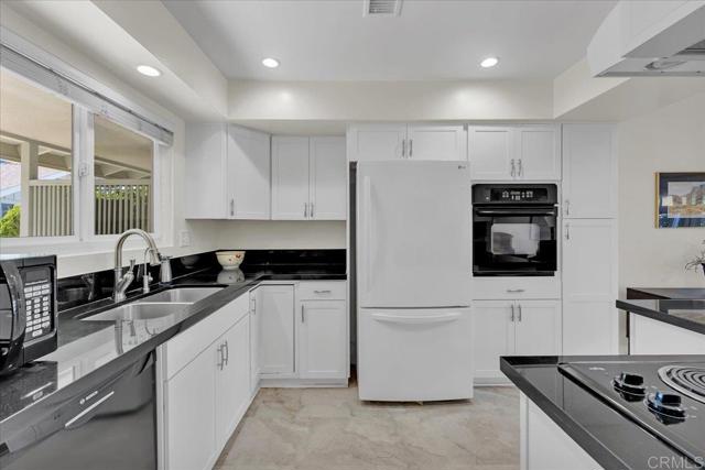 Detail Gallery Image 1 of 44 For 3685 Vista Campana N 56, Oceanside,  CA 92057 - 3 Beds | 2 Baths