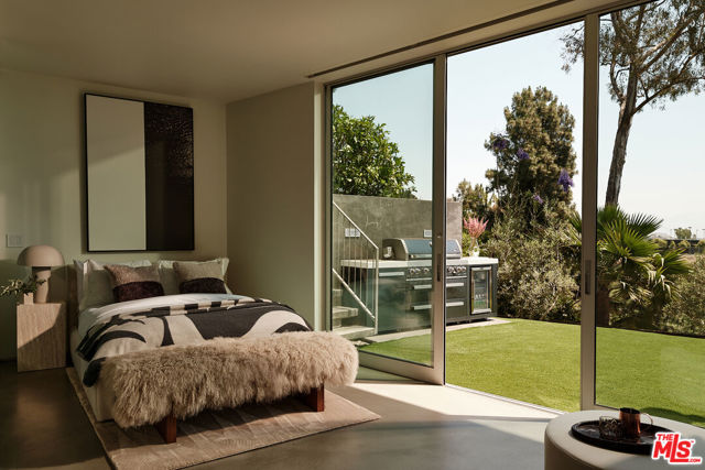 2500 Briarcrest Road, Beverly Hills CA: https://media.crmls.org/mediaz/687709d0-9b13-4166-af36-9d4f36c8c90e.jpg