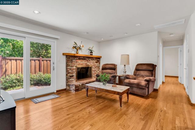 2032 Vanderslice Ave, Walnut Creek CA: https://media.crmls.org/mediaz/68773e18-dbd1-4d62-970c-5bcf95bb7601.jpg