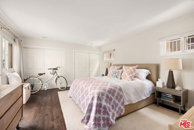 505 Pier Avenue, Santa Monica CA: https://media.crmls.org/mediaz/6877a6be-d075-4b74-a671-adf66155234e.jpg
