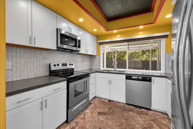 130 W Racquet Club Road #511, Palm Springs, CA 92262