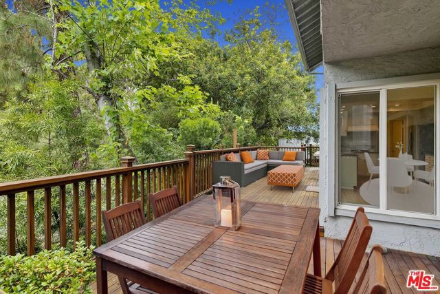 2781 Woodwardia Drive, Los Angeles CA: https://media.crmls.org/mediaz/6877ea6a-6870-4662-8e66-4663632a7b68.jpg