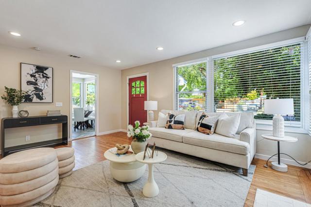 1359 Madera Avenue, Menlo Park CA: https://media.crmls.org/mediaz/68780b7c-08c6-4464-81bd-a8ba7d2a8458.jpg