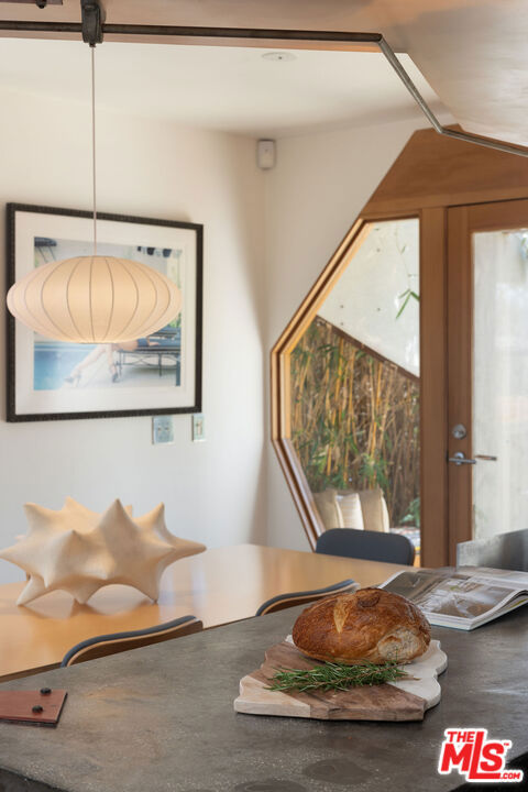 2311 Glencoe Avenue, Venice CA: https://media.crmls.org/mediaz/68785d95-4aca-46ad-acb0-e32226f2ce96.jpg