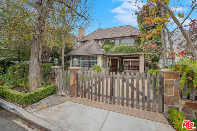 2917 N Poinsettia Avenue, Manhattan Beach CA: https://media.crmls.org/mediaz/6879f571-4b5d-4289-95f1-95dd0b6efe9f.jpg