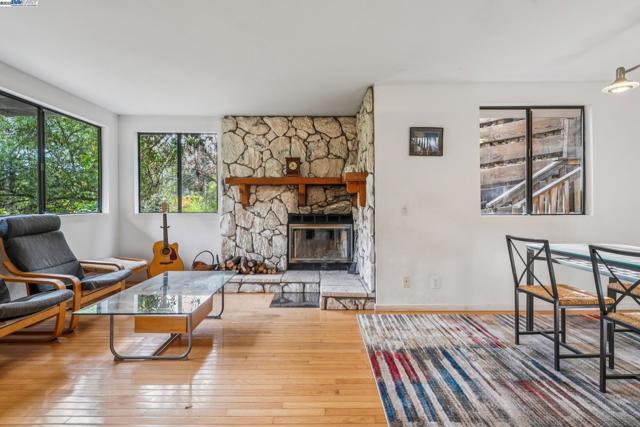 7171 HOMEWOOD DRIVE, Oakland CA: https://media.crmls.org/mediaz/687b5390-736c-4f0a-88b0-41fc8537f159.jpg