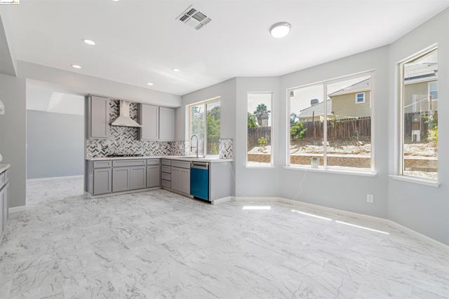 Image 5 of 20 For 2520 Stanford Way