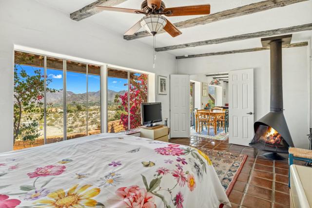 48600 Coyote Road, Palm Desert CA: https://media.crmls.org/mediaz/687bb6a6-c6db-4f1a-8a1f-1209748d8704.jpg