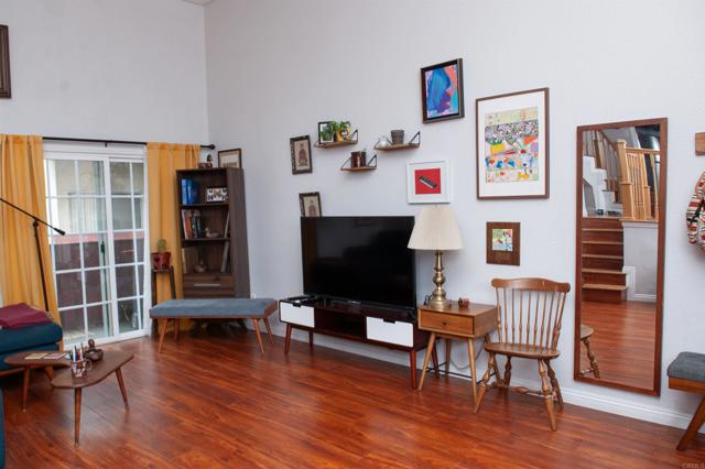 Detail Gallery Image 4 of 36 For 1523 E Windsor Rd 105b,  Glendale,  CA 91205 - 2 Beds | 1/1 Baths