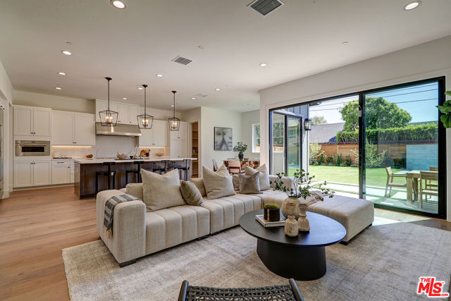 7733 Henefer Avenue, Los Angeles CA: https://media.crmls.org/mediaz/687cf1f7-0bac-450e-af94-e011ad419e95.jpg