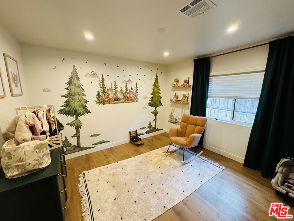 https://media.crmls.org/mediaz/687d370c-c21c-4093-9676-b7c48058baf0.jpg?preset=X-Large