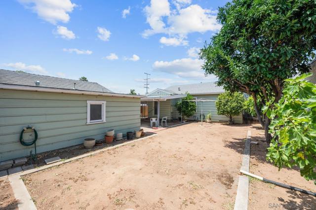 1432 E 20th St, National City CA: https://media.crmls.org/mediaz/687d4447-4f19-4f5d-ad0f-6a9bb0016c05.jpg
