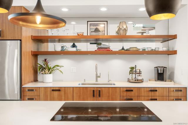 Image 7 of 33 For 119 Via Coronado