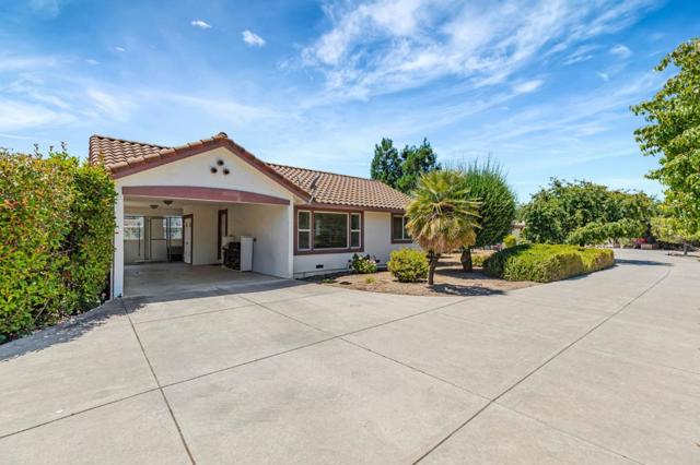1152 Little River Drive, Hollister CA: https://media.crmls.org/mediaz/687e0e55-9604-4071-92e9-43fca54c667d.jpg