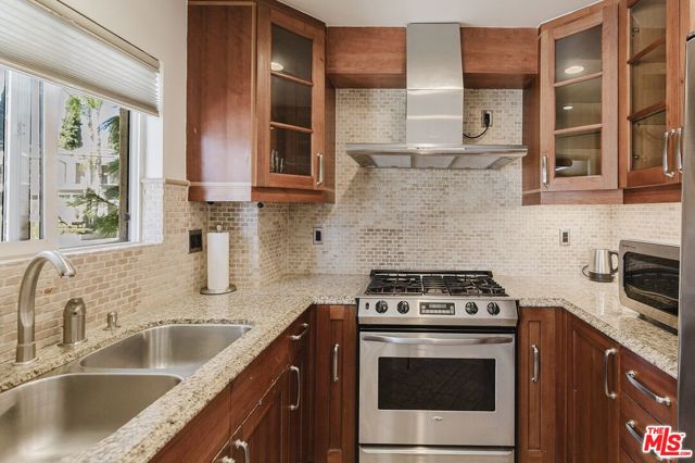 1154 S Barrington Avenue, Los Angeles CA: https://media.crmls.org/mediaz/687eab3f-5a24-49dc-aac2-6cbccf98a6e5.jpg