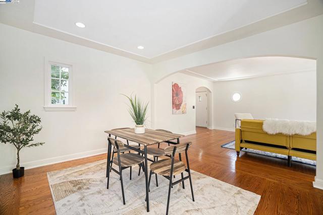 366 Ilo Ln, Danville CA: https://media.crmls.org/mediaz/687ec933-d39c-41f5-a4ea-f18c141886b5.jpg