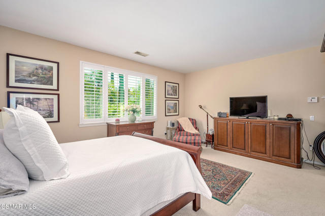 4566 Bluewood Court, Moorpark CA: https://media.crmls.org/mediaz/687edd55-a2e5-4269-acfc-c3b22e5442ff.jpg