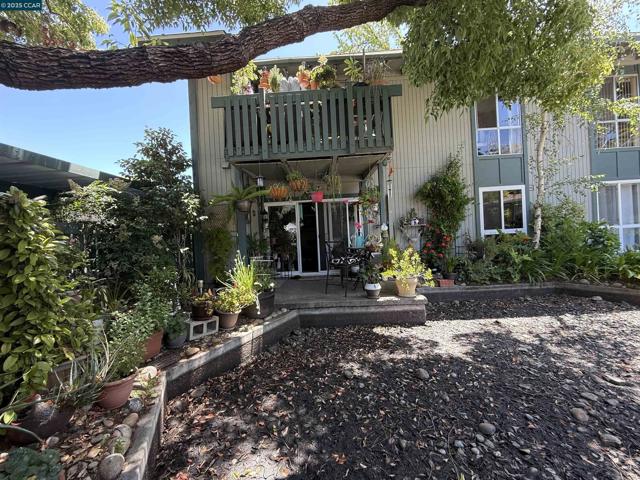 1036 Oak Grove Rd, Concord CA: https://media.crmls.org/mediaz/687eea15-19fe-45b1-ac1e-f1ff24cedc42.jpg