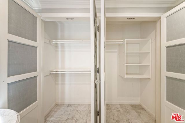 2107 Coldwater Canyon Drive, Beverly Hills CA: https://media.crmls.org/mediaz/687f4bdf-427b-4419-9b69-836a005b8596.jpg