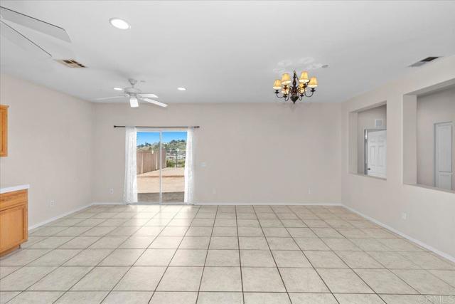 Detail Gallery Image 8 of 24 For 1380 Corte Bagalso, San Marcos,  CA 92069 - 3 Beds | 2 Baths