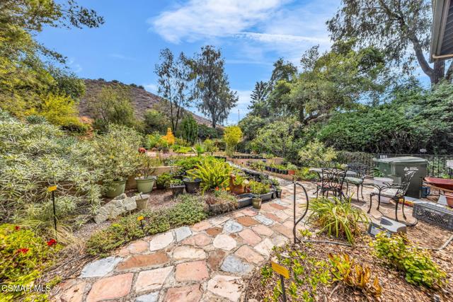 224 Oakleaf Drive, Thousand Oaks CA: https://media.crmls.org/mediaz/687f73b8-5bbc-42b7-87e6-640c5043529b.jpg