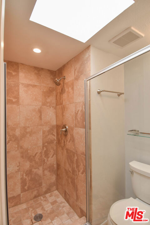 12530 Venice Boulevard, Los Angeles CA: https://media.crmls.org/mediaz/687fb381-219f-4acf-80c4-df78a73e8556.jpg