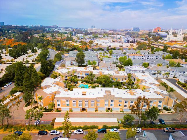 8585 Via Mallorca, La Jolla CA: https://media.crmls.org/mediaz/6880505e-a194-40ea-b0ef-945ed0abc2ab.jpg
