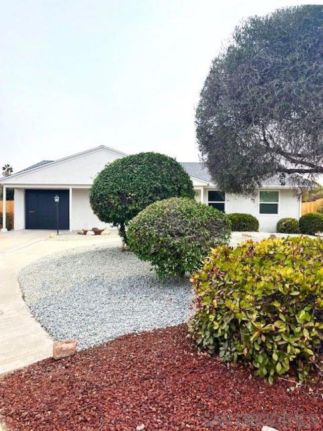 16731 Callado Ct, San Diego CA: https://media.crmls.org/mediaz/6880ef04-4b39-493e-bc21-7973c20bf2ad.jpg