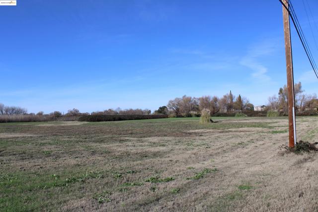 0 Willow Rd, Bethel Island CA: https://media.crmls.org/mediaz/688129c0-43b3-4762-a390-b1bbb224d581.jpg