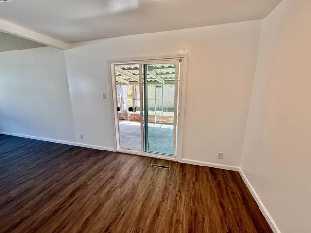 809 Coburn Ct, San Leandro CA: https://media.crmls.org/mediaz/6881531a-61be-44bf-aab5-cd8e78c2265a.jpg