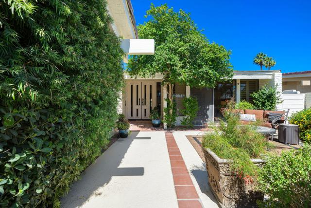44825 Guadalupe Drive, Indian Wells CA: https://media.crmls.org/mediaz/68815bf3-f08d-4d3a-8626-4cbe0611f1a5.jpg