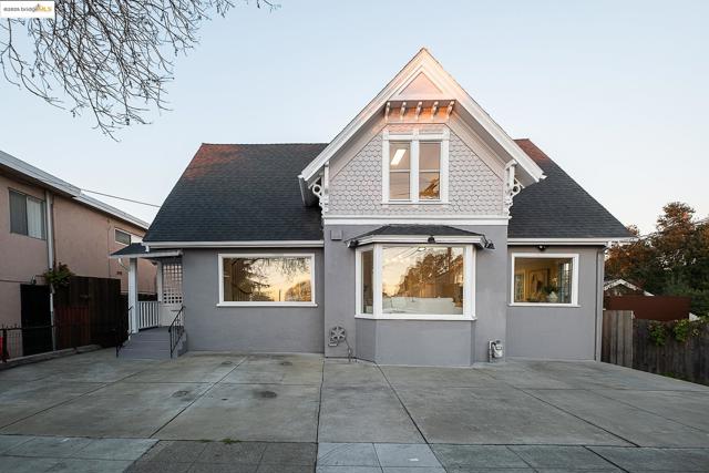 2050 E 30Th St, Oakland CA: https://media.crmls.org/mediaz/688197a8-598a-4bbd-a212-dfbc5d58a058.jpg